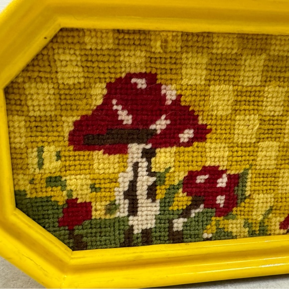 Vintage wooden purse embroidered crewel mushrooms retro mod funky - Picture 2 of 12